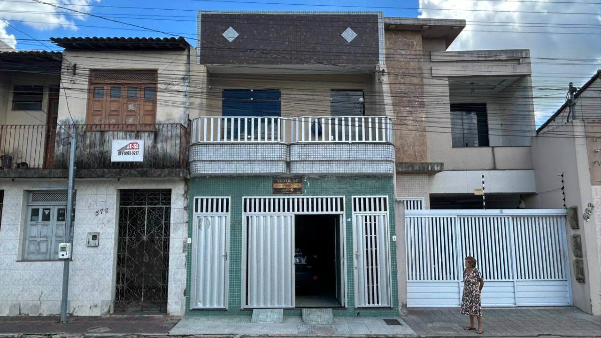 Casa no Centro de Itabaiana com 4 quartos 1 suíte 3 banheiros, e fácil acesso ao comércio.
