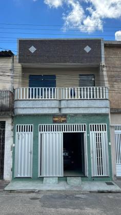 Casa no Centro de Itabaiana com 4 quartos 1 suíte 3 banheiros, e fácil acesso ao comércio.