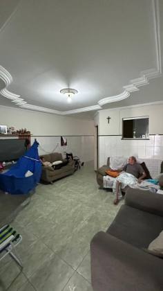 Casa no Centro de Itabaiana com 4 quartos 1 suíte 3 banheiros, e fácil acesso ao comércio.