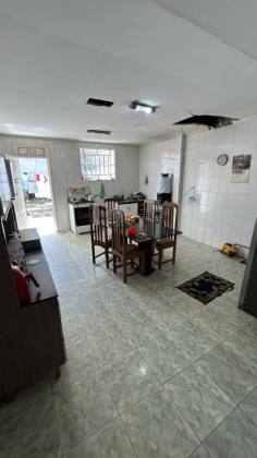 Casa no Centro de Itabaiana com 4 quartos 1 suíte 3 banheiros, e fácil acesso ao comércio.