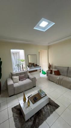 Casa no Centro de Itabaiana com 4 quartos 1 suíte 3 banheiros, e fácil acesso ao comércio.