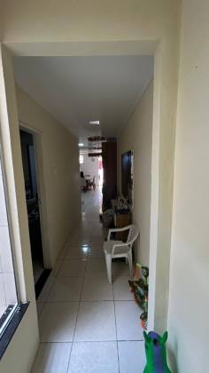 Casa no Centro de Itabaiana com 4 quartos 1 suíte 3 banheiros, e fácil acesso ao comércio.