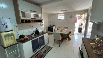 Casa no Centro de Itabaiana com 4 quartos 1 suíte 3 banheiros, e fácil acesso ao comércio.
