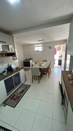 Casa no Centro de Itabaiana com 4 quartos 1 suíte 3 banheiros, e fácil acesso ao comércio.