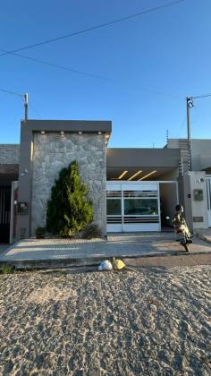 Casa com 4 quartos no bairro Santa Mônica em Itabaiana