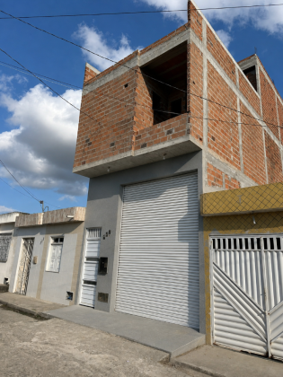 Casa com 3 quartos 1 suítes, 4 vagas de garagem no bairro José Milton Machado em Itabaiana