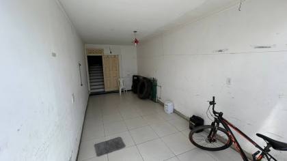 Casa com 2 pavimentos, 6 quartos ao total, e muito mais! No Centro de Itabaiana