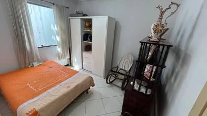 Casa com 2 pavimentos, 6 quartos ao total, e muito mais! No Centro de Itabaiana