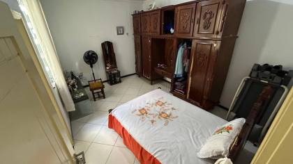 Casa com 2 pavimentos, 6 quartos ao total, e muito mais! No Centro de Itabaiana