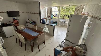 Casa com 2 pavimentos, 6 quartos ao total, e muito mais! No Centro de Itabaiana