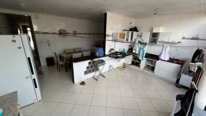 Casa com 2 pavimentos, 6 quartos ao total, e muito mais! No Centro de Itabaiana