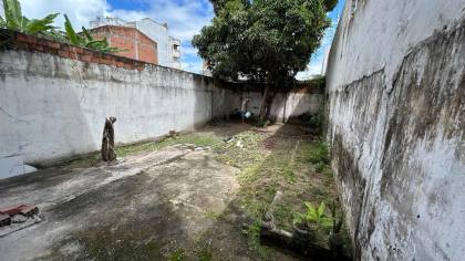 Casa com 2 pavimentos, 6 quartos ao total, e muito mais! No Centro de Itabaiana