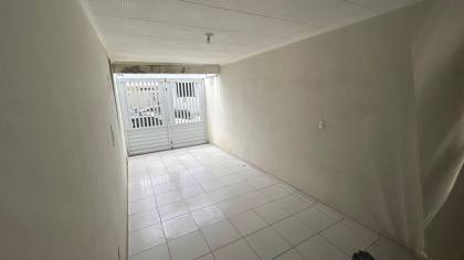 Casa com 2 pavimentos, 6 quartos ao total, e muito mais! No Centro de Itabaiana