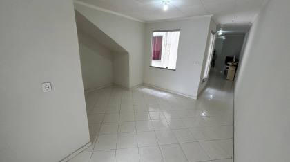 Casa com 2 pavimentos, 6 quartos ao total, e muito mais! No Centro de Itabaiana