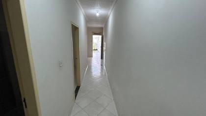 Casa com 2 pavimentos, 6 quartos ao total, e muito mais! No Centro de Itabaiana