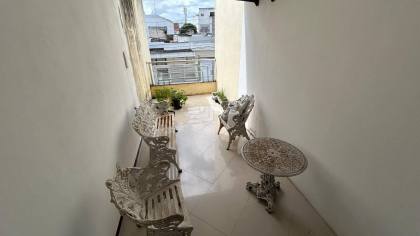 Casa com 2 pavimentos, 6 quartos ao total, e muito mais! No Centro de Itabaiana