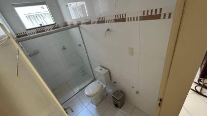 Casa com 2 pavimentos, 6 quartos ao total, e muito mais! No Centro de Itabaiana