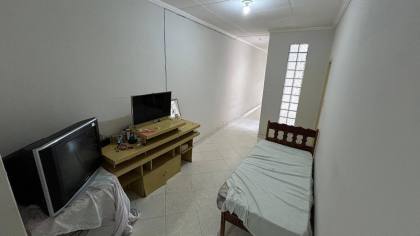 Casa com 2 pavimentos, 6 quartos ao total, e muito mais! No Centro de Itabaiana