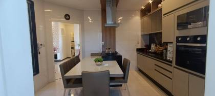 Imóvel com 3 quartos, 1 suíte, e garagem ideal para comércio. -No bairro Sitio Porto/Itabaiana/SE