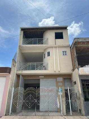 Imóvel com: 3 quartos, 1 suíte e garagem com 8 vagas! no Bairro Serrano - Itabaiana/SE