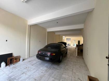 Imóvel com: 3 quartos, 1 suíte e garagem com 8 vagas! no Bairro Serrano - Itabaiana/SE