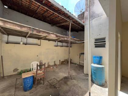 Imóvel com: 3 quartos, 1 suíte e garagem com 8 vagas! no Bairro Serrano - Itabaiana/SE