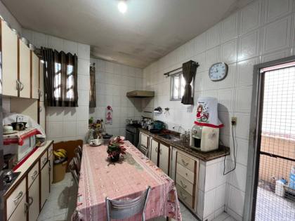 Imóvel com: 3 quartos, 1 suíte e garagem com 8 vagas! no Bairro Serrano - Itabaiana/SE