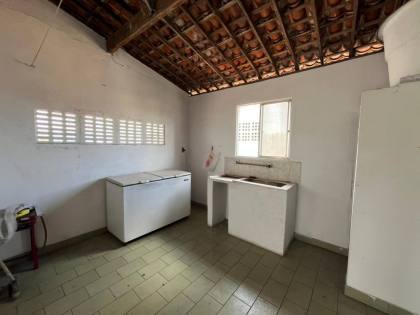 Imóvel com: 3 quartos, 1 suíte e garagem com 8 vagas! no Bairro Serrano - Itabaiana/SE