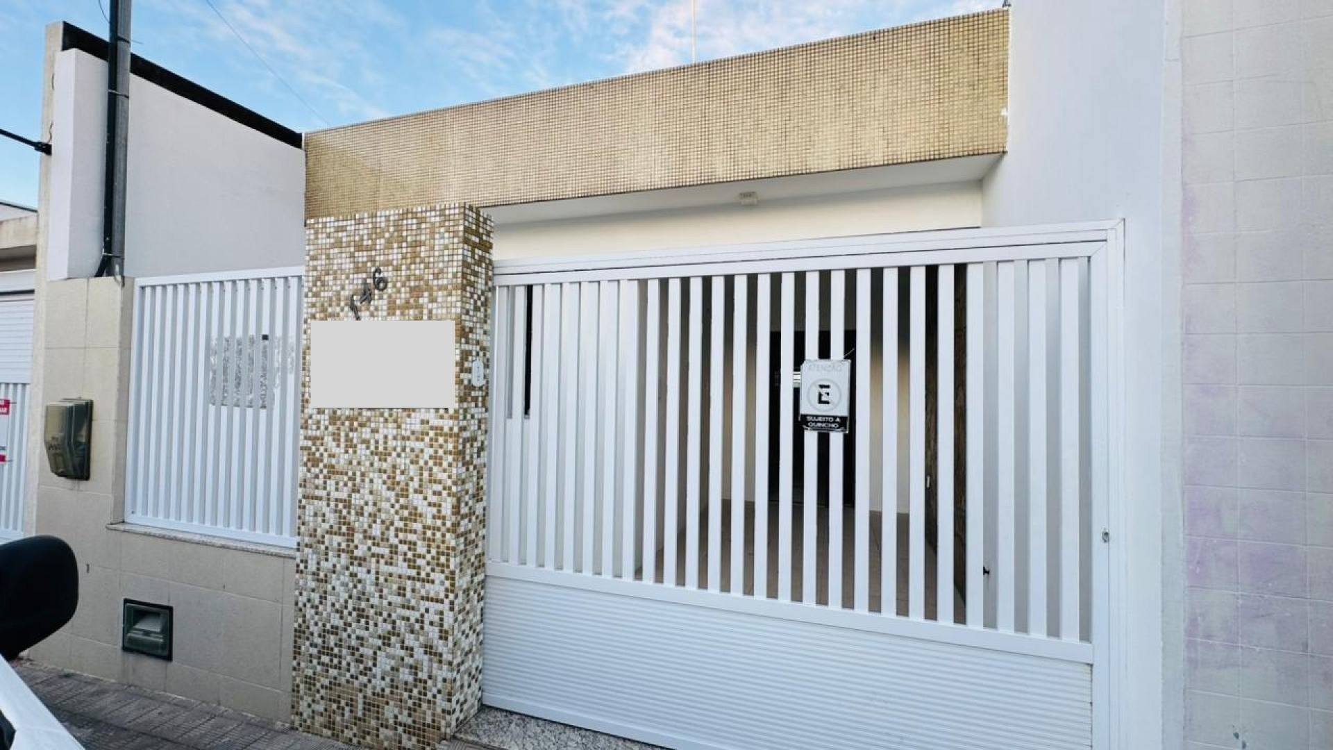 Casa com: 4 quartos, 2 banheiros, e muito mais! No Centro de Itabaiana.