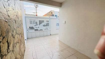 Casa com: 4 quartos, 2 banheiros, e muito mais! No Centro de Itabaiana.