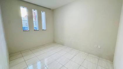 Casa com: 4 quartos, 2 banheiros, e muito mais! No Centro de Itabaiana.