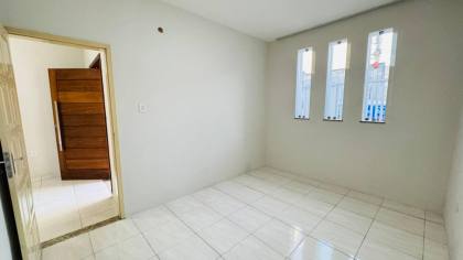 Casa com: 4 quartos, 2 banheiros, e muito mais! No Centro de Itabaiana.