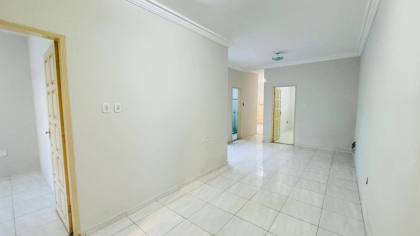 Casa com: 4 quartos, 2 banheiros, e muito mais! No Centro de Itabaiana.