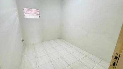 Casa com: 4 quartos, 2 banheiros, e muito mais! No Centro de Itabaiana.