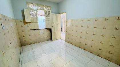 Casa com: 4 quartos, 2 banheiros, e muito mais! No Centro de Itabaiana.