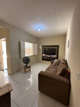 Casa com 4 quartos, 2 suítes, 4 banheiros. No Centro em Itabaiana.