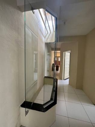 Casa com 4 quartos, 2 suítes, 4 banheiros. No Centro em Itabaiana.