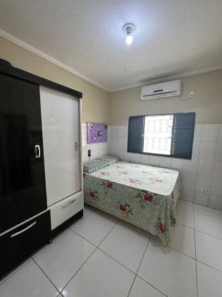 Casa com 4 quartos, 2 suítes, 4 banheiros. No Centro em Itabaiana.