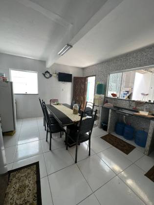 Casa com 4 quartos, 2 suítes, 4 banheiros. No Centro em Itabaiana.