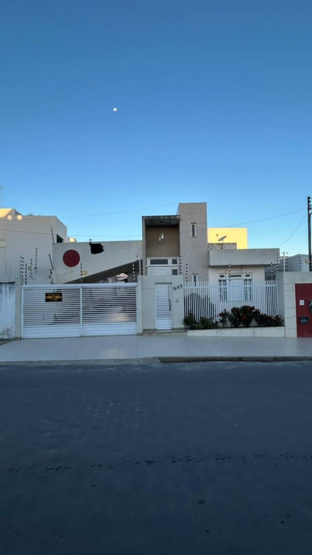 Imóvel próximo ao Atakarejo, com 4 quartos, 325m2, área central de Itabaiana