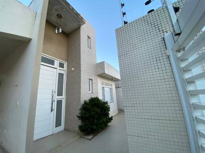Imóvel próximo ao Atakarejo, com 4 quartos, 325m2, área central de Itabaiana