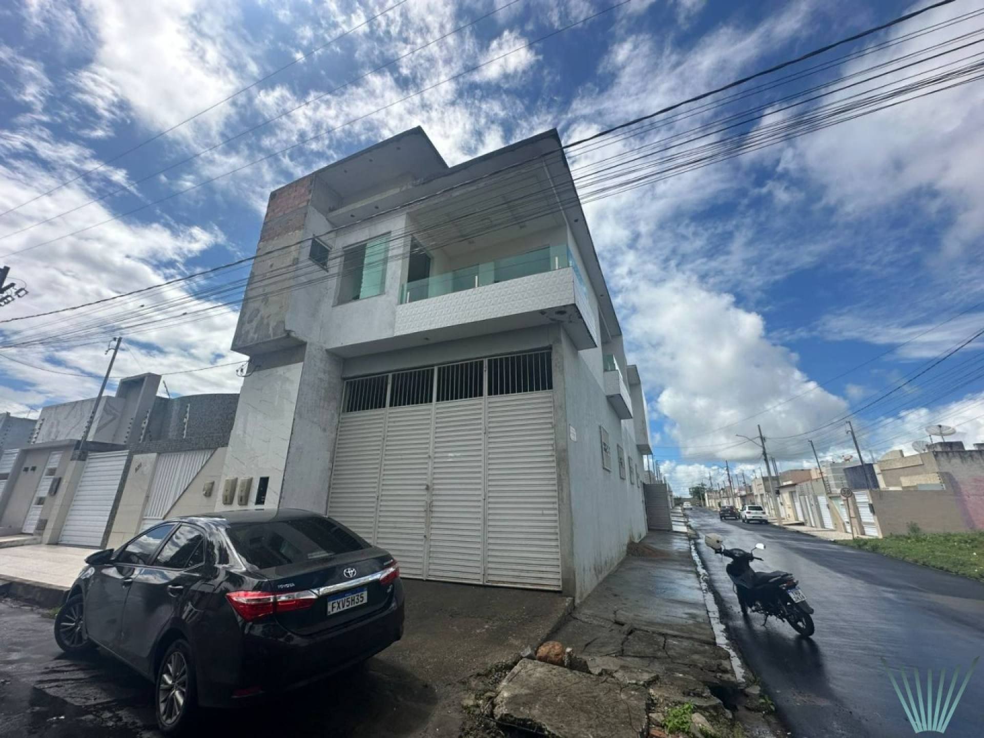 Casa com 3 quartos espaçosos, 1 suíte, ampla garagem, e muito mais! No bairro São Cristóvão em Itabaiana.