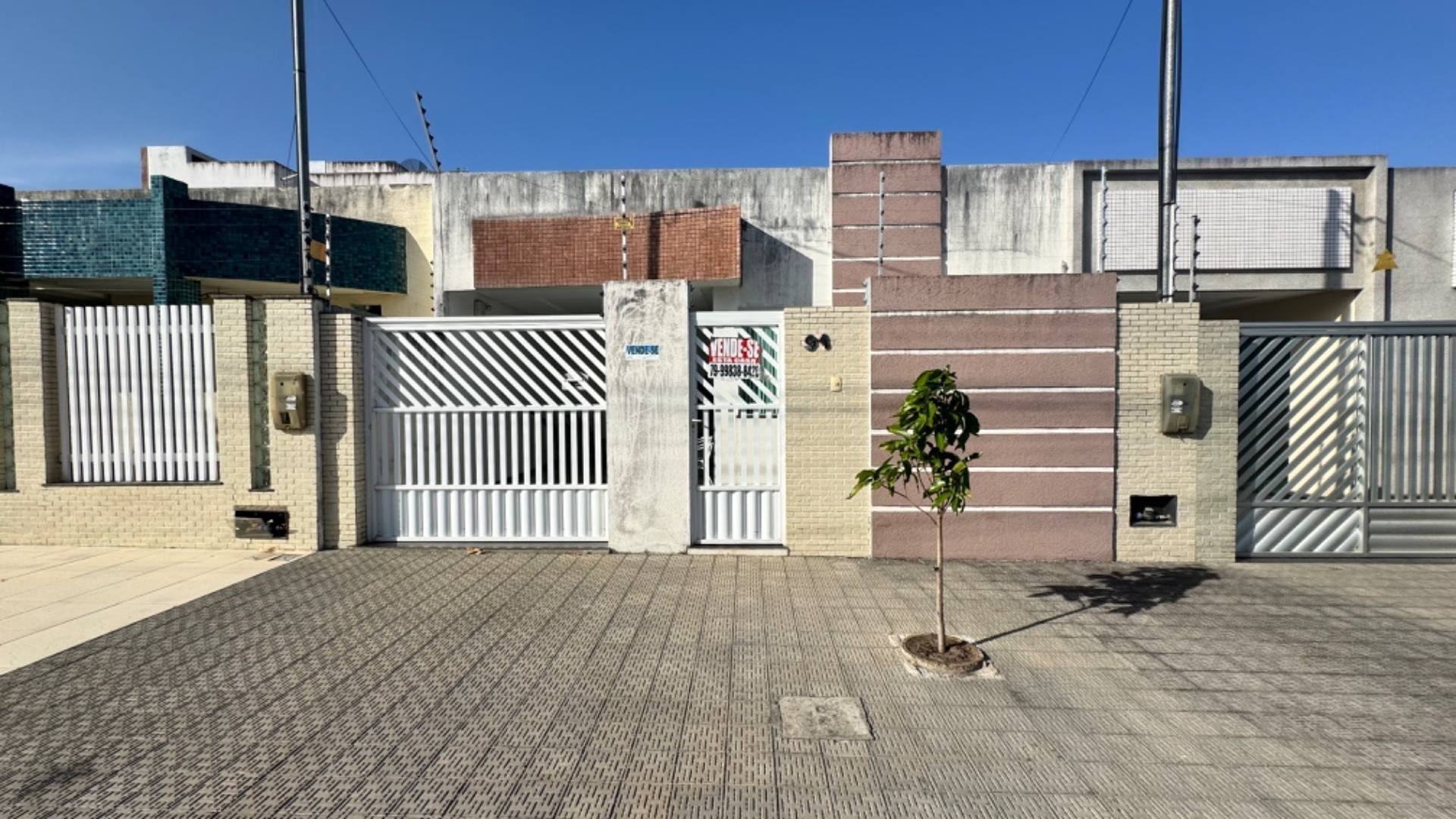 Casa com: 3 quartos, 1 suíte, e muito mais! Na região do Chiara Lubich, próximo a igreja Santa Clara em Itabaiana.