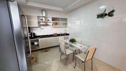 Casa com: 3 quartos, 1 suíte, e muito mais! Na região do Chiara Lubich, próximo a igreja Santa Clara em Itabaiana.