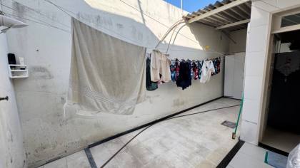 Casa com: 3 quartos, 1 suíte, e muito mais! Na região do Chiara Lubich, próximo a igreja Santa Clara em Itabaiana.