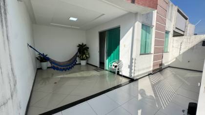 Casa com: 3 quartos, 1 suíte, e muito mais! Na região do Chiara Lubich, próximo a igreja Santa Clara em Itabaiana.