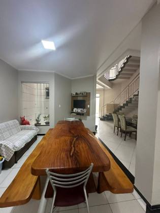 Casa com: 5 quartos, 3 suítes, e 3 banheiros. No bairro Marianga (Chiara) em Itabaiana.