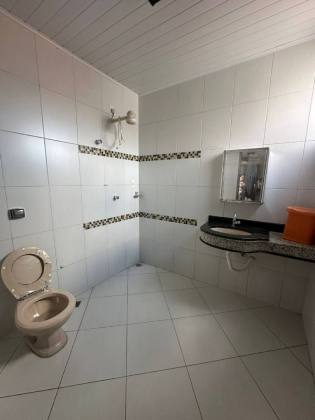 Casa com: 5 quartos, 3 suítes, e 3 banheiros. No bairro Marianga (Chiara) em Itabaiana.