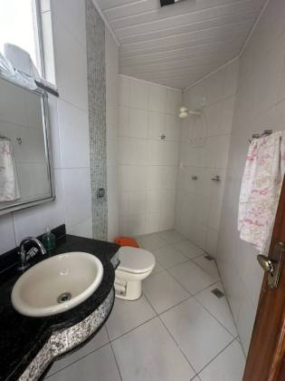 Casa com: 5 quartos, 3 suítes, e 3 banheiros. No bairro Marianga (Chiara) em Itabaiana.