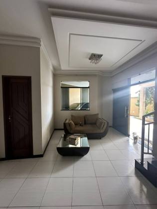Casa com: 5 quartos, 3 suítes, e 3 banheiros. No bairro Marianga (Chiara) em Itabaiana.